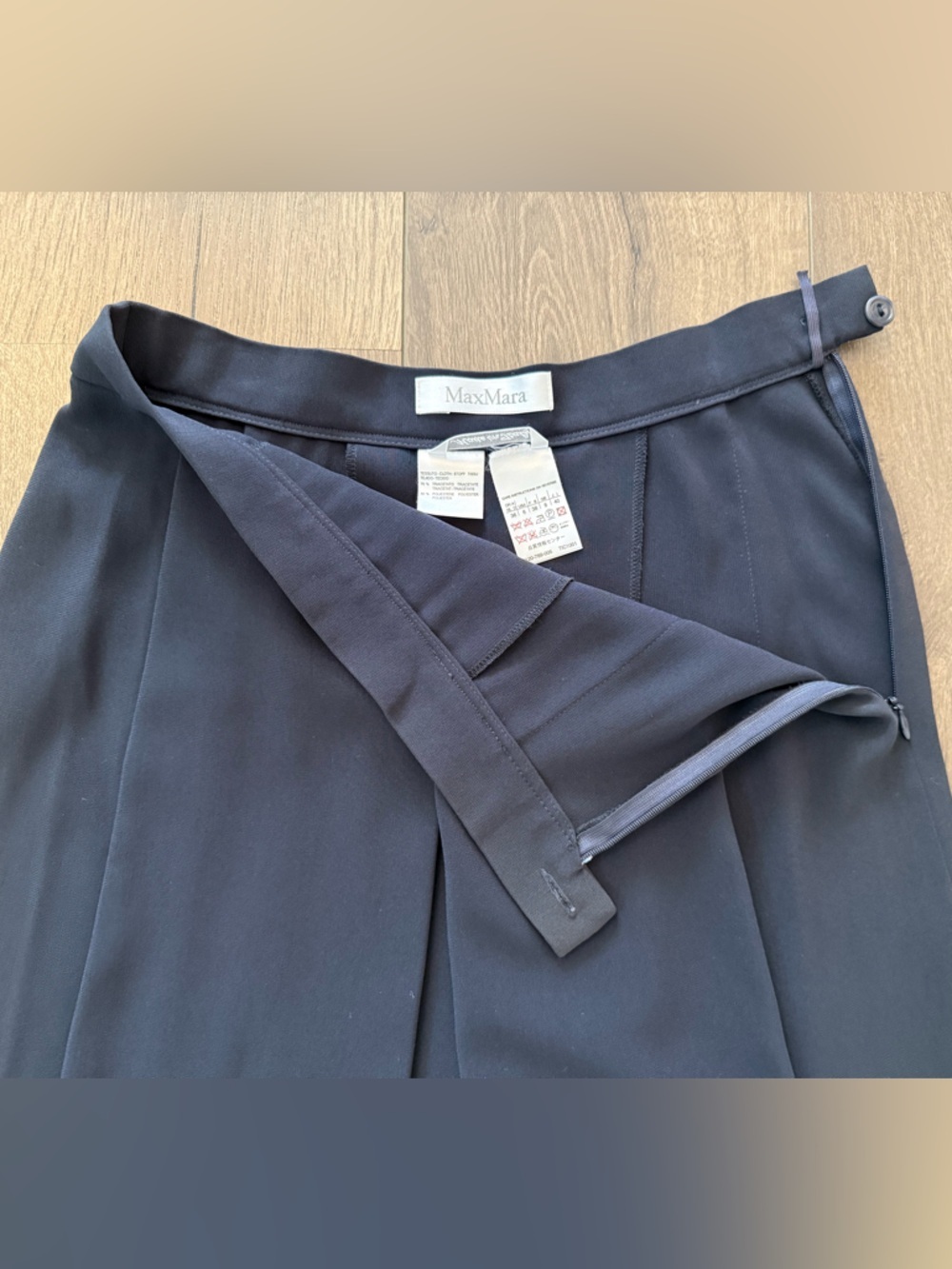 Max Mara Skirt Size 6 black A-Line Pleated Midi Luxury Designer - Picture 9 of 11